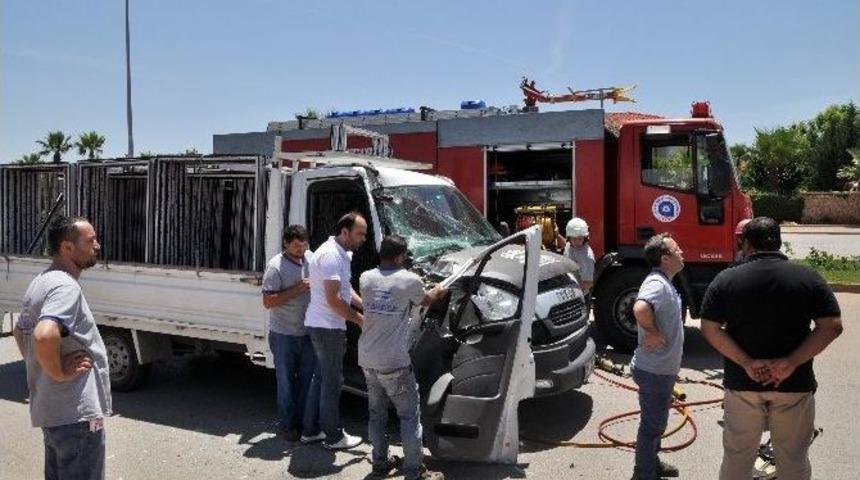 Antalya&rsquo;da Trafik Kazası: 1 Yaralı