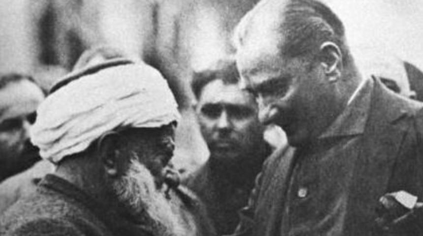 Atat&uuml;rk&rsquo;e Altınlarını Veren M&uuml;ft&uuml; Dualarla Anıldı