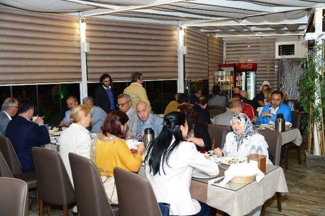 Beylikdüzü İlçe Protokolü Sahurun Bereketini Paylaştı