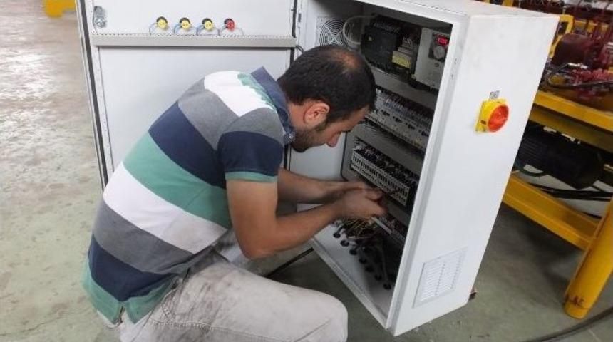 Burhaniyeli Makine Teknisyeni &Uuml;rettiği Makineleri D&uuml;nyaya İhra&ccedil; Ediyor