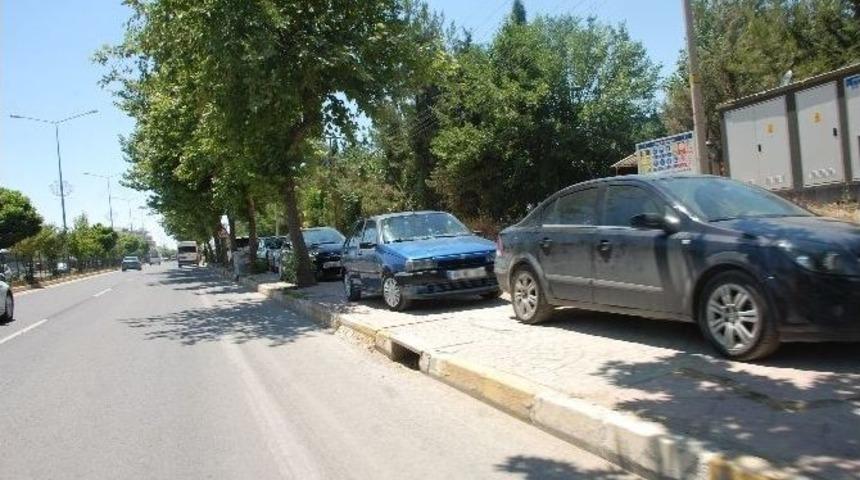 Yaya Kaldırımları Oto Park Alanına D&ouml;nd&uuml;