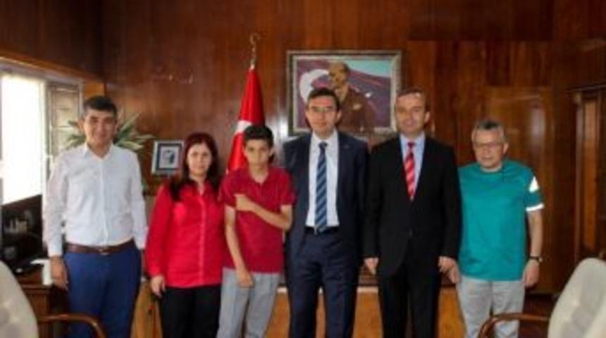 Teog Birincisine Kaymakam Ke&ccedil;eli&rsquo;den &Ouml;d&uuml;l