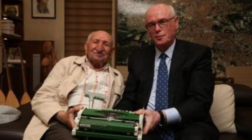 Daktilo M&uuml;zesine Bir Daktilo Daha