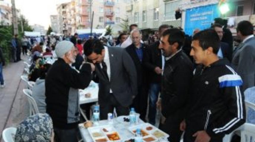 İftar Sofraları İle Belediye G&ouml;n&uuml;lleri Birleştiriyor