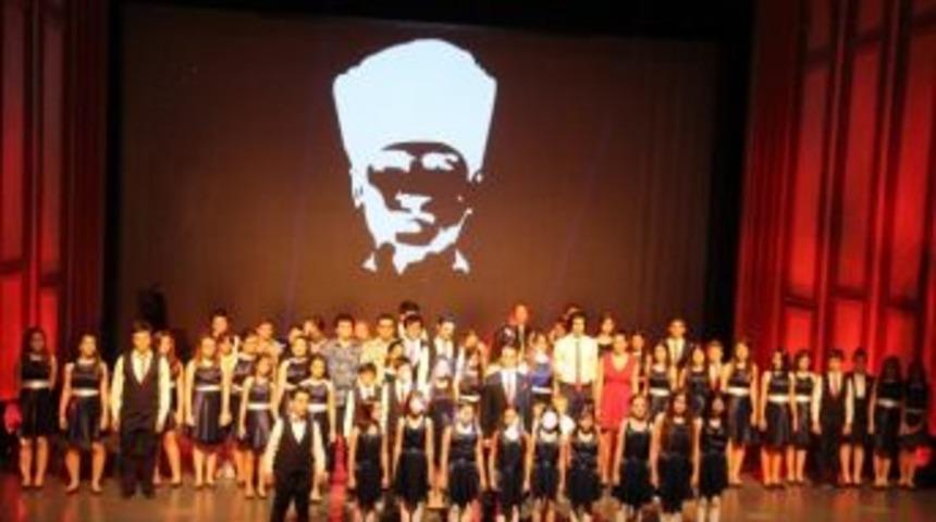 85 Yıllık Tarih &Ouml;zg&uuml;n Tiyatro Eseri İle Sahnelendi