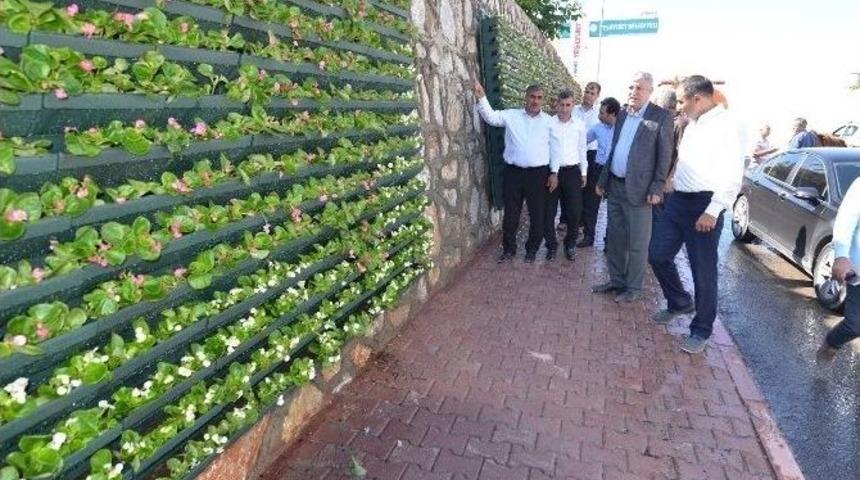 Malatya Yeşilyurt&rsquo;ta Duvarlar &Ccedil;i&ccedil;ek A&ccedil;tı