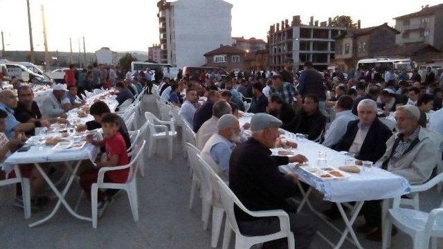 Bozüyük Semerkand Vakfı’ndan Geleneksel İftar Yemeği