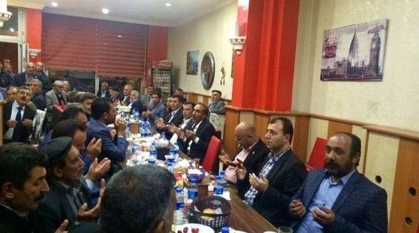 Kaymakam Erdin&ccedil; Dolu Muhtarlarla İftar Yemeği Yedi