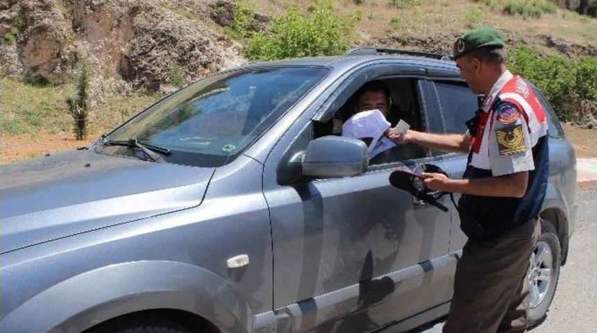 Jandarmadan S&uuml;r&uuml;c&uuml;lere Hediye