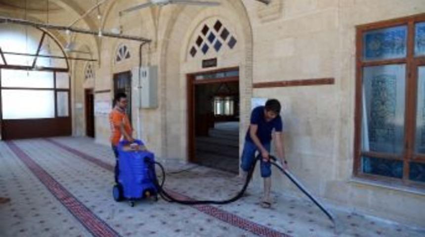 Erdemli&rsquo;de Camiler Pırıl Pırıl