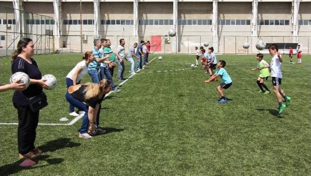Manisa&rsquo;da &lsquo;ailemle Spor Yapıyorum&rsquo; Projesi B&uuml;y&uuml;k İlgi G&ouml;r&uuml;yor