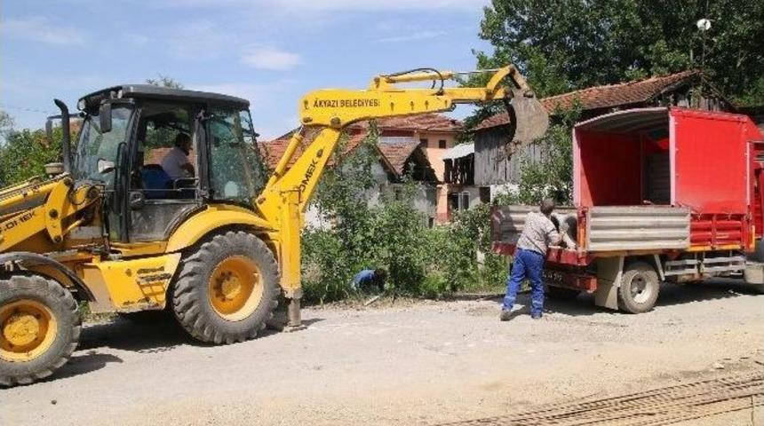 Akyazı&rsquo;da Alt Yapı &Ccedil;alışmaları Devam Ediyor