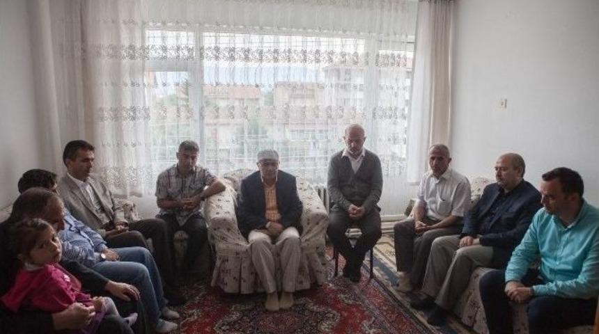 Başkan Yılmaz Şehit Babasını Ziyaret Etti