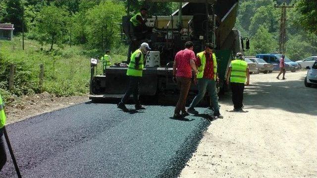 Akçakoca’da Köy Yollarına Sıcak Asfalt