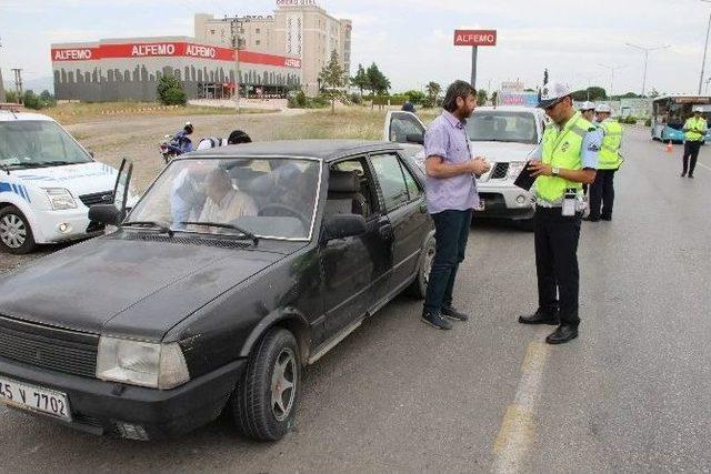 Manisa Emniyetinden Trafik Uygulaması