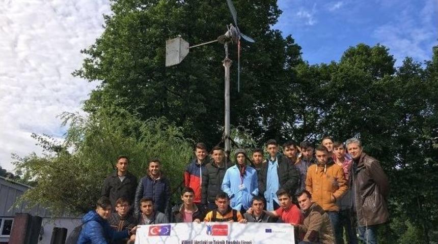 &Ouml;ğrencilerden "r&uuml;zgarı Arkamıza Aldık, Yenilik&ccedil;i Teknolojileri &Ouml;ğreniyoruz" Projesi
