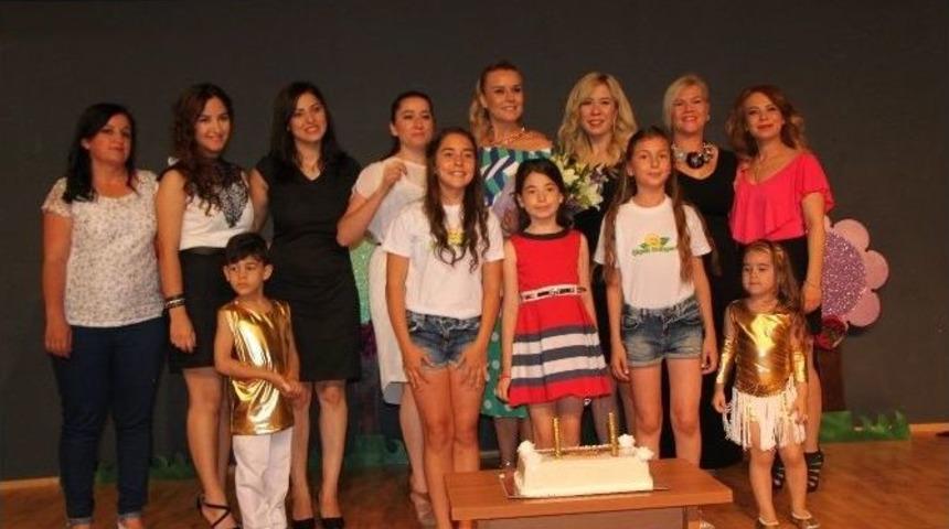 Didim &Ccedil;i&ccedil;ek Bah&ccedil;esinin &Ccedil;i&ccedil;eklerinden Muhteşem Yıl Sonu G&ouml;sterisi