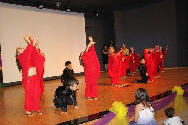 Didim Çiçek Bahçesinin Çiçeklerinden Muhteşem Yıl Sonu Gösterisi