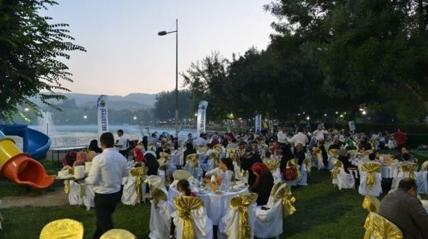 İneg&ouml;ll&uuml;ler İftar Sofrasında Buluştu