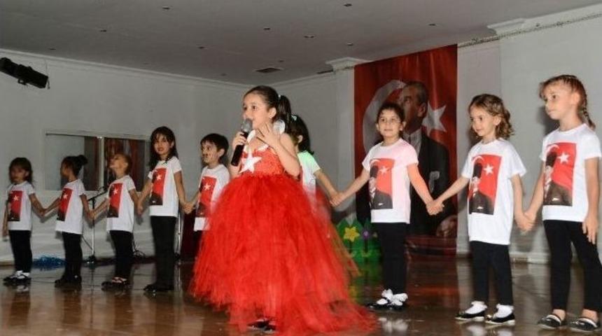 Minik &Ouml;ğrenciler Yılsonu G&ouml;sterileriyle B&uuml;y&uuml;ledi