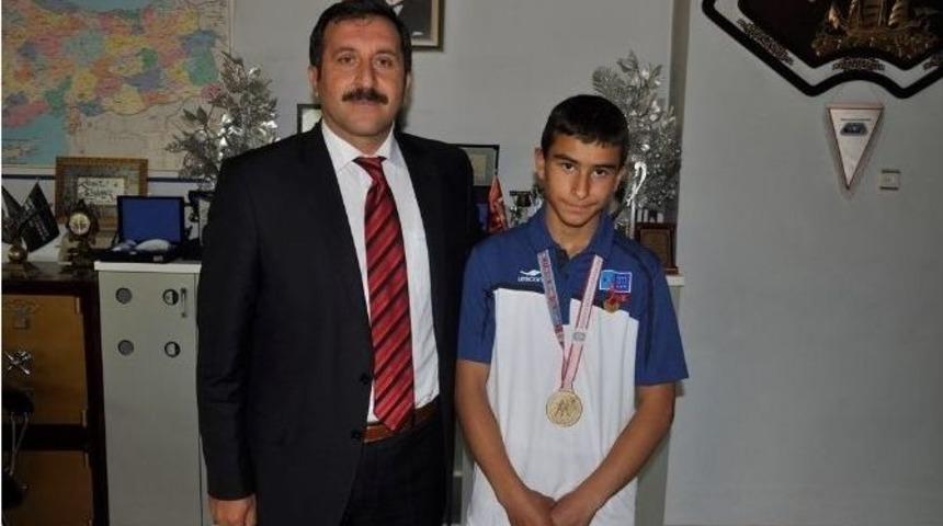 T&uuml;rkiye Şampiyonu Şahin &Ouml;d&uuml;llendirildi