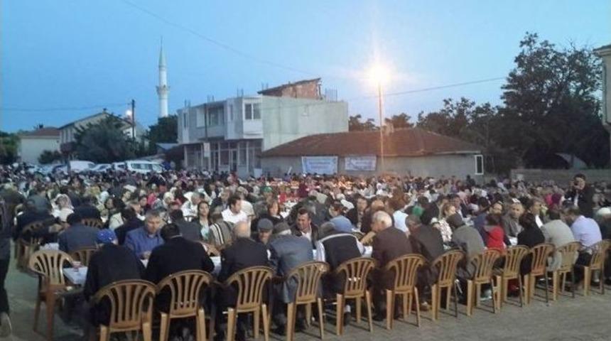 Ergeneliler Sevgi Sofralarında Buluşuyor