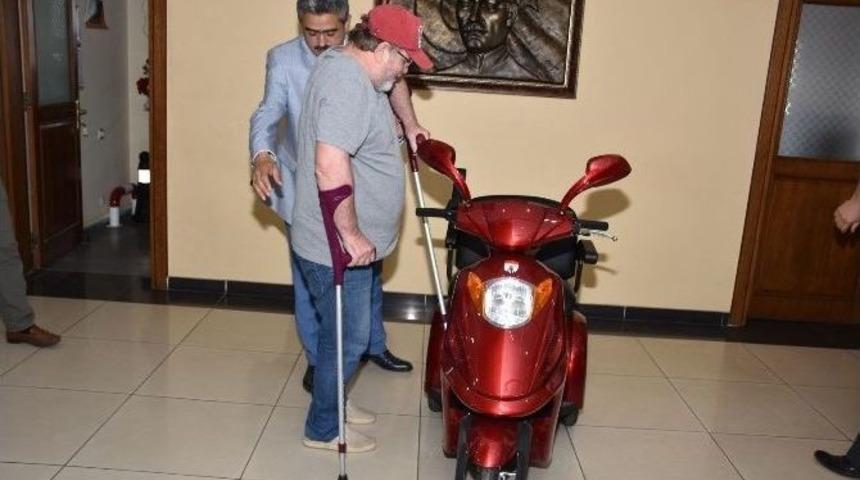 &Uuml;&ccedil; Tekerlekli Engelli Aracıyla Hayatı Bir Anda Değişti
