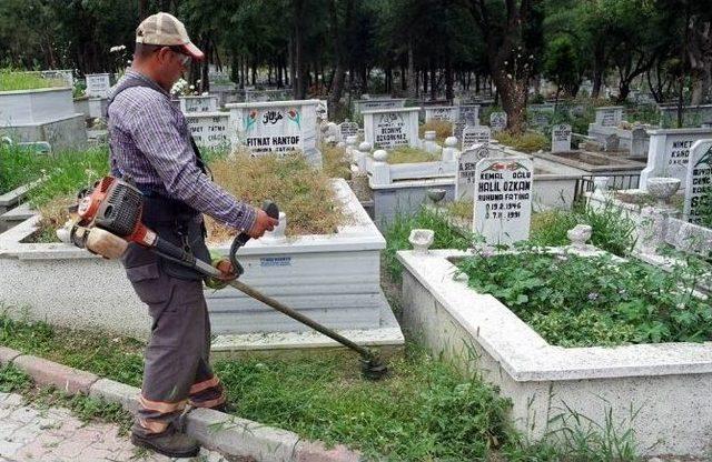 Mezarlıklarda Bayram Hazırlığı