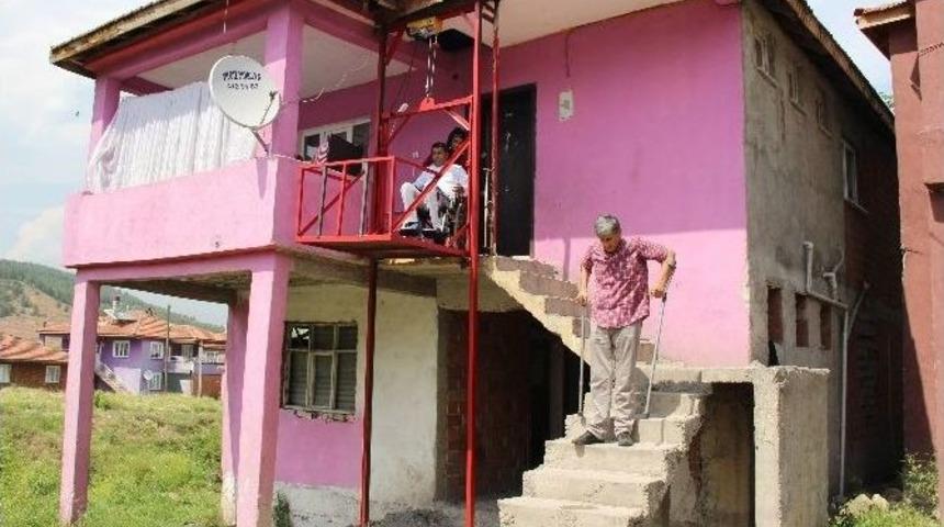 Dernek Başkanı Fel&ccedil;li &Uuml;yesi İ&ccedil;in Asans&ouml;r Yaptı