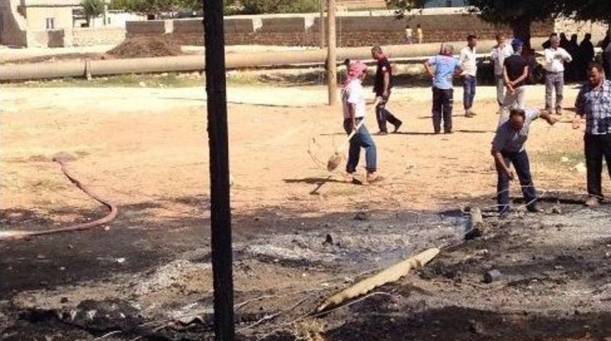 Anızla Birlikte Elektrik Direklerini De Yaktılar