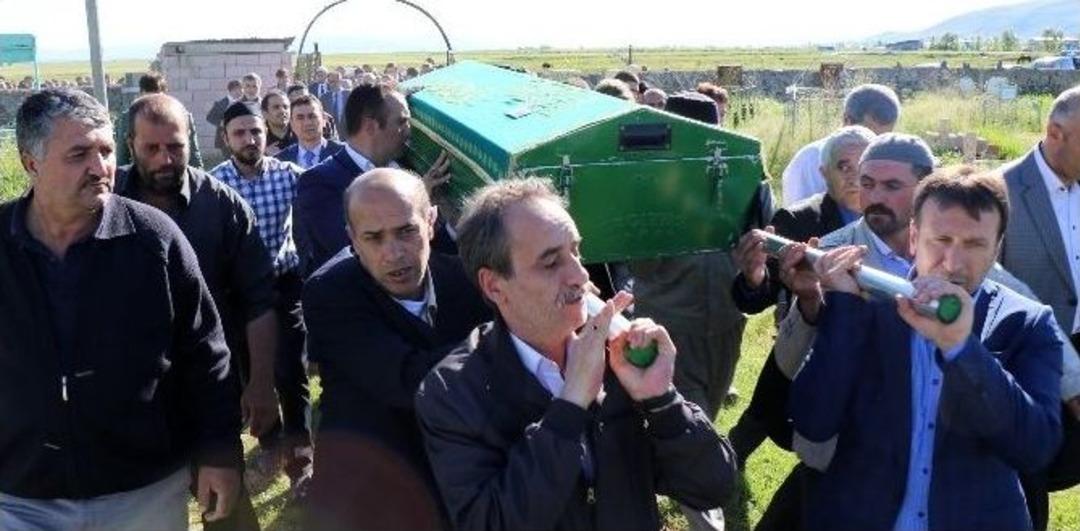 Emre Ko&ccedil;&rsquo;un Acı G&uuml;n&uuml;