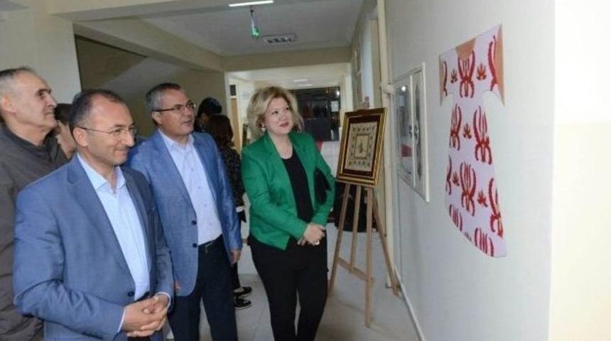 Halk Eğitim Duvarları Tezhip Eserleriyle S&uuml;slendi