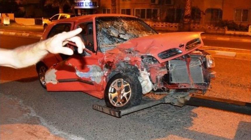 Balıkesir&rsquo;de Otomobil Panelvanla &Ccedil;arpıştı: 1&rsquo;i Bebek 3 Kişi Yaralı