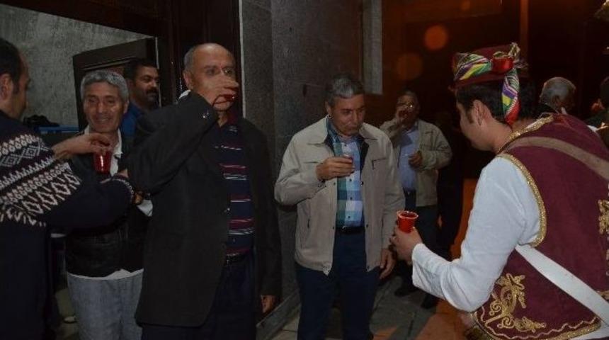 Tatvan&rsquo;da Osmanlı Şerbeti İkramı Devam Ediyor