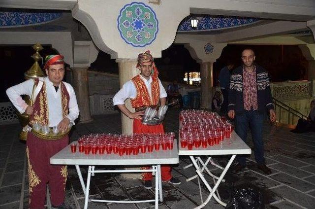 Tatvan’da Osmanlı Şerbeti İkramı Devam Ediyor