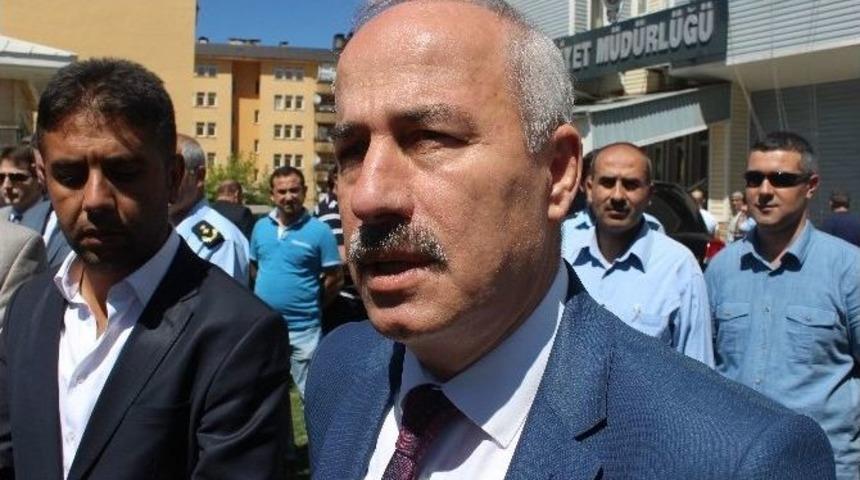 Gençler Huzur İçin Kurban Kesti