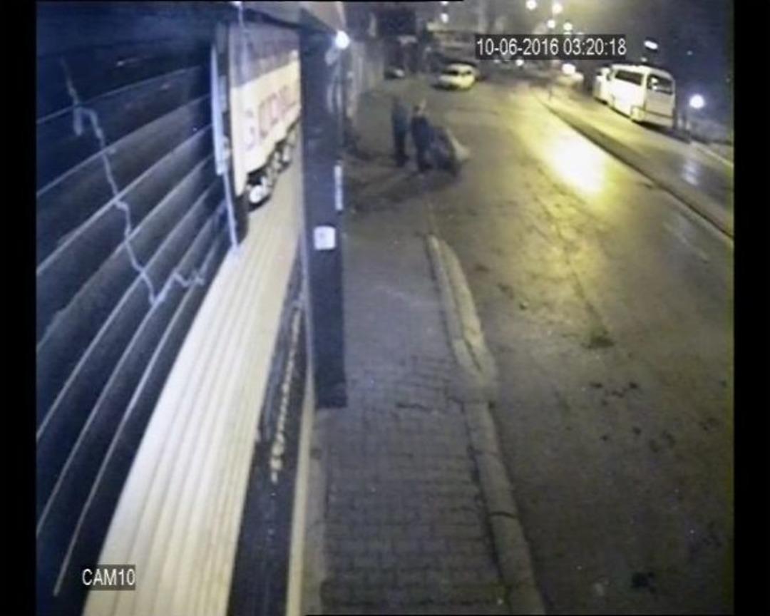 (&ouml;zel Haber) Kağıt Toplama Arabasıyla Hırsızlık Yapan Şebeke Kamerada