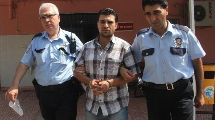 Eşini Bı&ccedil;aklayıp Yardım İstedi