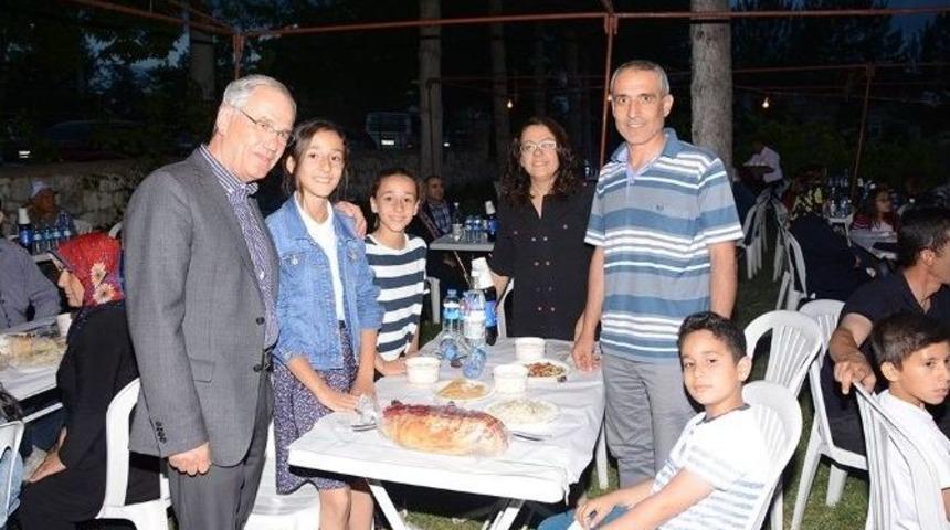 Dinar Belediyesi Personeline İftar Yemeği Verdi