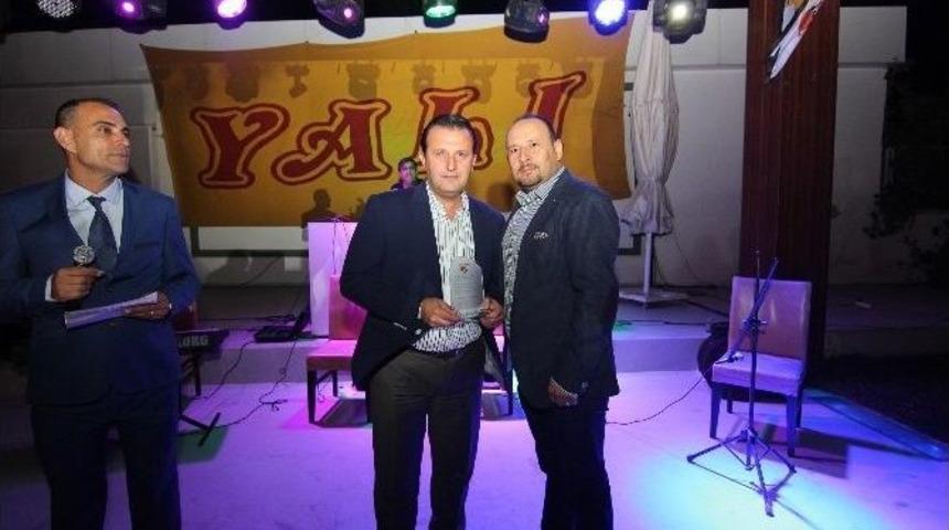 G&ouml;ztepe Yalı Derneği&rsquo;nden Başkan Soylu&rsquo;ya Plaket