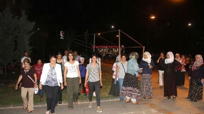 Bağlar Belediyesi Kadın Y&ouml;neticileri İftar Sonrası Fulan Park&rsquo;ta Vatandaşlarla Bir Araya Geldi