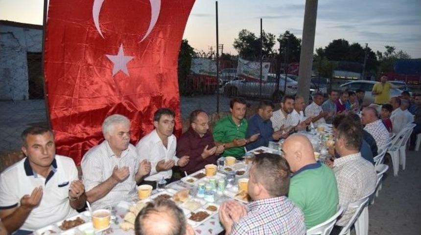 &Uuml;z&uuml;lmez, Ağasarlıların İftarına Konuk Oldu