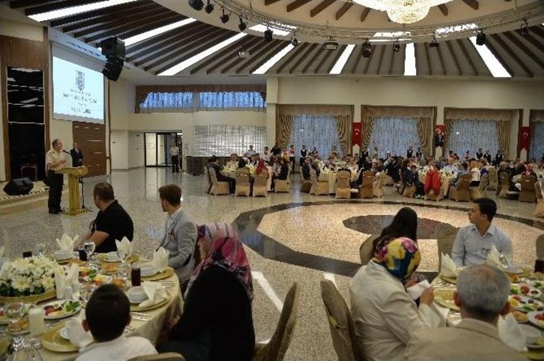 Genelkurmay Başkanı Akar, İftarda Şehit Aileleriyle Buluştu