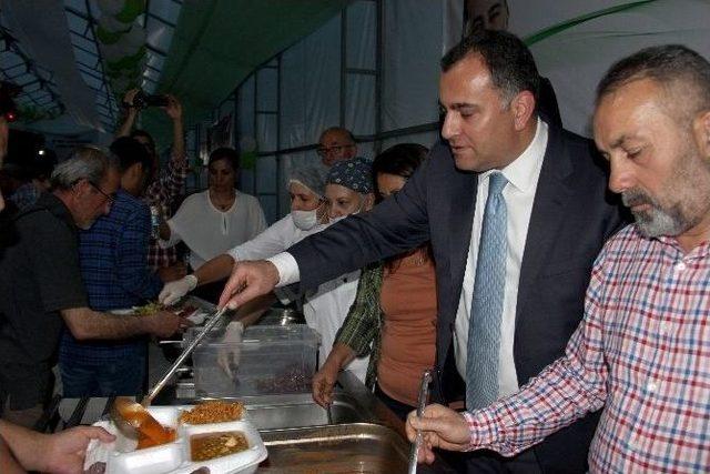 Çankaya Belediye Başkanı Alper Taşdelen Vatandaşlarla İftarda Buluştu