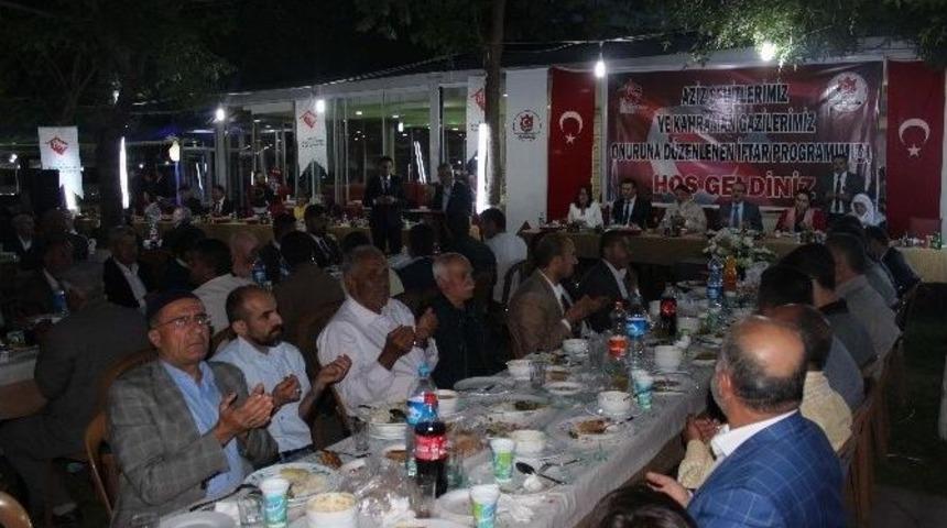 Şehit Aileleri Ve Gazilerin Onuruna İftar Yemeği