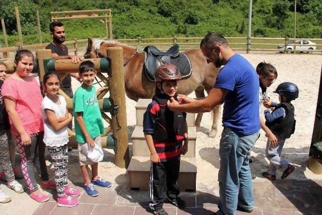 Ücretsiz Spor Okulu Öğrencilerinin At Sevgisi