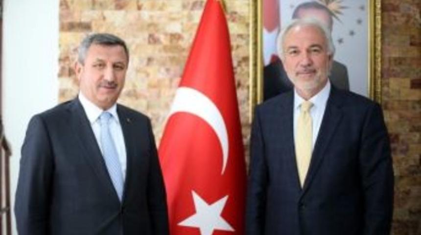 Başkan Kamil Sara&ccedil;oğlu: Makamlar Gelip Ge&ccedil;ici, Kardeşlik İse Baki