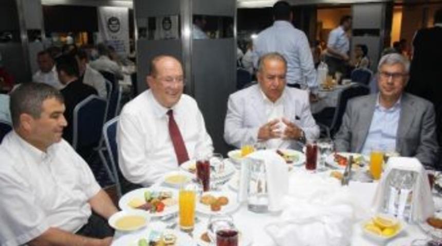 Esnaf İftarda Buluştu