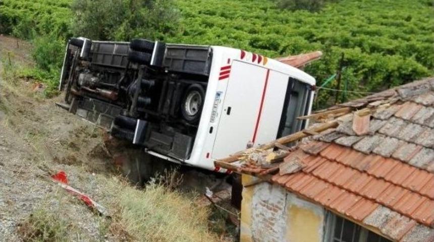 &Ouml;ğrenci Servisi Kaza Yaptı ,26 Yaralı