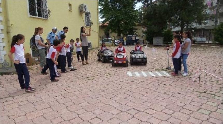 İlkokul &Ouml;ğrencilerine Trafik Dedektifi Eğitimi